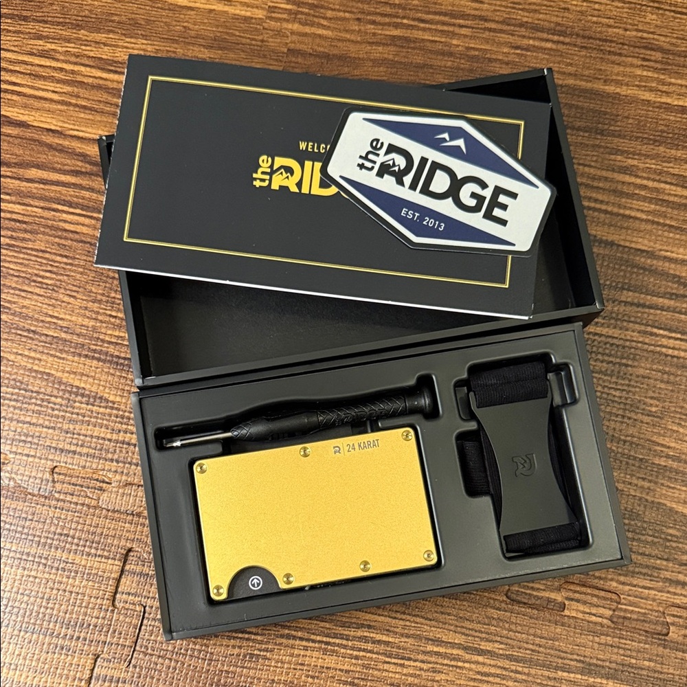 The Ridge Gold Wallet for Men - Picture 2 of 11